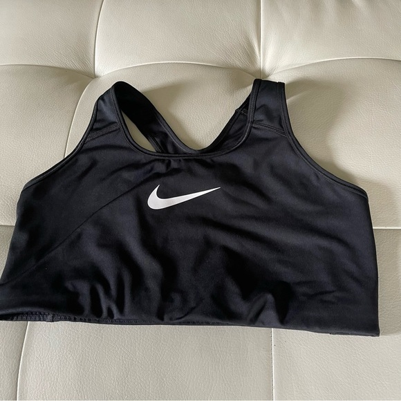 Nike women’s Sports Bra swoosh Size 1X black and white EUC - Picture 2 of 6